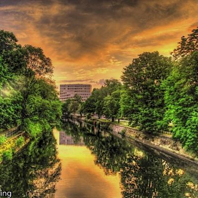 Landwehrkanal Mit Blick Richtung Shell Haus