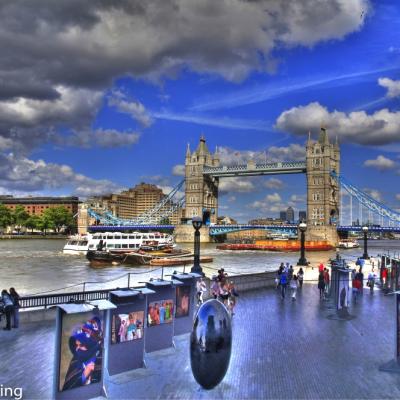 Tower Bridge Vom Rathaus Vorplatz Aus Gesehen