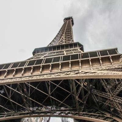 Eiffelturm Etwa 7.300 Tonnen Stahl Und Uber 10.000 Tonnen Gesamtgewicht
